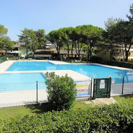 Modern Flat In A With Pool Apartman Bibione
