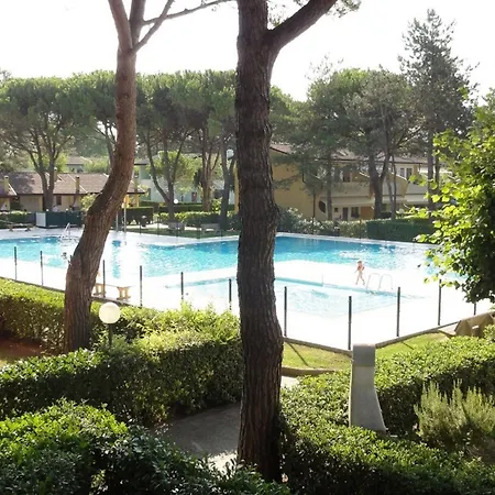 Modern Flat In A With Pool Apartman *