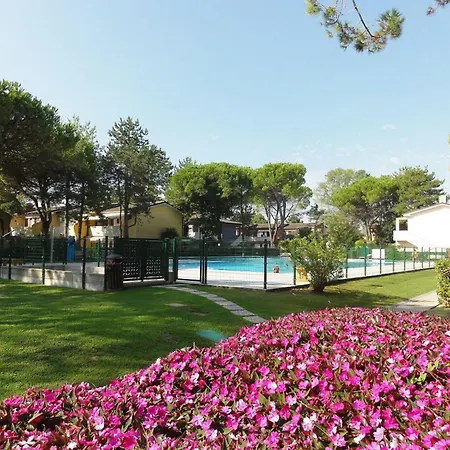Apartman Modern Flat In A With Pool Bibione